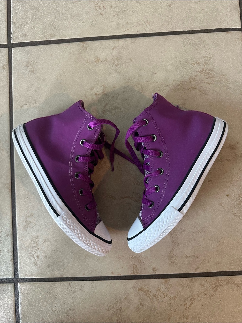 Converse Chuck Taylor Purple Leather High Tops Kids/Junior Size 1.5